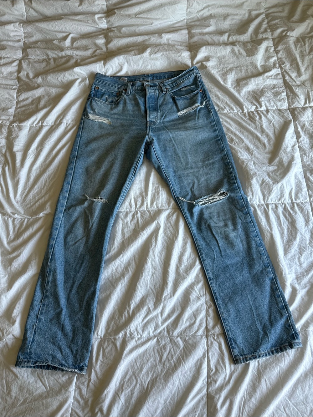 Levi's Women’s Straight Light Blue Ripped Jeans W30 x L30
